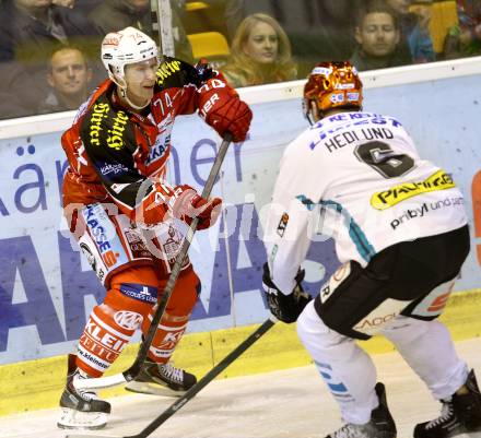 EBEL. Eishockey Bundesliga. KAC gegen EHC LIWEST Linz.  Jamie Lundmark, (KAC), Andrew Hedlund  (Linz). Klagenfurt, am 25.10.2013
Foto: Kuess 

---
pressefotos, pressefotografie, kuess, qs, qspictures, sport, bild, bilder, bilddatenbank