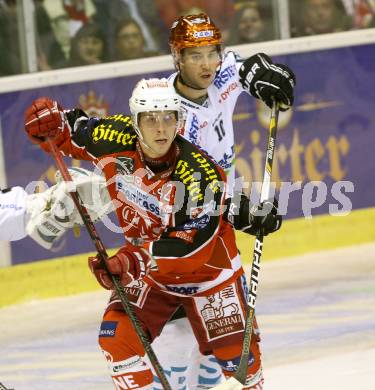 EBEL. Eishockey Bundesliga. KAC gegen EHC LIWEST Linz.  Patrick Berr,  (KAC), Marc-Andre Dorion (Linz). Klagenfurt, am 25.10.2013
Foto: Kuess 

---
pressefotos, pressefotografie, kuess, qs, qspictures, sport, bild, bilder, bilddatenbank