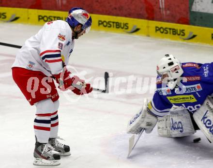 EBEL. Eishockey Bundesliga. EC VSV gegen EC Red Bull Salzburg. Jean Philippe Lamoureux,  (VSV), Garrett Roe (Salzburg). Villach, am 25.10..2013.
Foto: Kuess 


---
pressefotos, pressefotografie, kuess, qs, qspictures, sport, bild, bilder, bilddatenbank