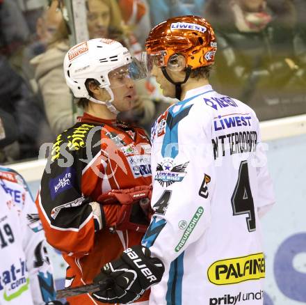 EBEL. Eishockey Bundesliga. KAC gegen EHC LIWEST Linz. Patrick Berr,  (KAC), Daniel Mitterdorfer (Linz). Klagenfurt, am 25.10.2013
Foto: Kuess 

---
pressefotos, pressefotografie, kuess, qs, qspictures, sport, bild, bilder, bilddatenbank