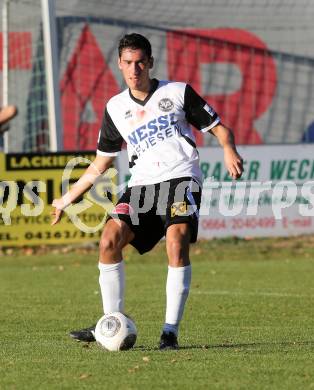 Fussball. Kaerntner Liga. Treibach gegen Spittal/Drau. Rafael Graf (Spittal). Treibach, 26.10.2013.
Foto: Kuess
---
pressefotos, pressefotografie, kuess, qs, qspictures, sport, bild, bilder, bilddatenbank