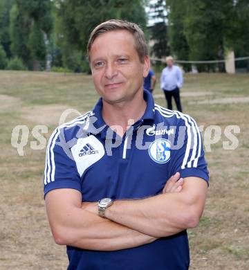 Krone Fussballcamp. Besuch von Horst Heldt und Gerhard Zuber (Schalke 04). Horst Heldt.  24.7.2013.
Foto: Kuess
---
pressefotos, pressefotografie, kuess, qs, qspictures, sport, bild, bilder, bilddatenbank