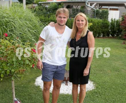 Eishockey. Helga und Alexander Cijan. Klagenfurt, am 15.7.2013.
Foto: Kuess
---
pressefotos, pressefotografie, kuess, qs, qspictures, sport, bild, bilder, bilddatenbank