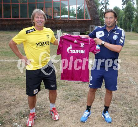 Krone Fussballcamp. Besuch von Horst Heldt und Gerhard Zuber (Schalke 04). Richard Urank, Gerhard Zuber.  24.7.2013.
Foto: Kuess
---
pressefotos, pressefotografie, kuess, qs, qspictures, sport, bild, bilder, bilddatenbank