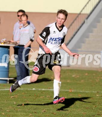 Fussball. Kaerntner Liga. Treibach gegen Spittal/Drau. Peter Wettengl  (Spittal). Treibach, 26.10.2013.
Foto: Kuess
---
pressefotos, pressefotografie, kuess, qs, qspictures, sport, bild, bilder, bilddatenbank