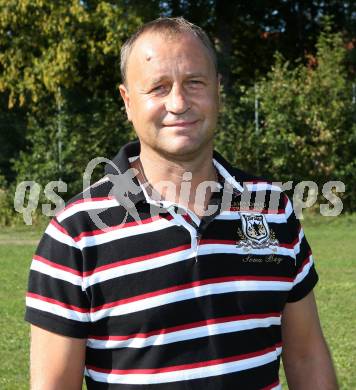 Fussball 2. Klasse C. Viktring. Trainer Roland Fischer (Himmelberg). Klagenfurt, 7.9.2013.
Foto: Kuess
---
pressefotos, pressefotografie, kuess, qs, qspictures, sport, bild, bilder, bilddatenbank