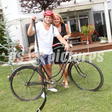 Eishockey. Helga und Alexander Cijan. Klagenfurt, am 15.7.2013.
Foto: Kuess
---
pressefotos, pressefotografie, kuess, qs, qspictures, sport, bild, bilder, bilddatenbank