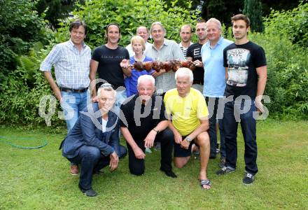 Fussball. SAK. Vladimir Smrtnik, Igor Ogris, Danica Urtl, Alois Obwurzer, Christian Dlopst, Goran Jollic, Willi Schellander, Patrick Lausegger, Marko Wieser, Reinhard Tellian, Alois Jagodic. Klagenfurt, 29.6.2013.
Foto: KLuess
---
pressefotos, pressefotografie, kuess, qs, qspictures, sport, bild, bilder, bilddatenbank