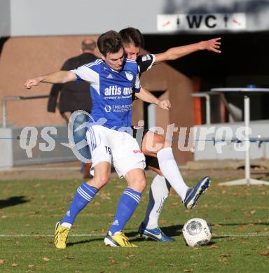 Fussball. Kaerntner Liga. Treibach gegen Spittal/Drau. Werner Buchhaeusl (Treibach), Nico Groschacher (Spittal). Treibach, 26.10.2013.
Foto: Kuess
---
pressefotos, pressefotografie, kuess, qs, qspictures, sport, bild, bilder, bilddatenbank