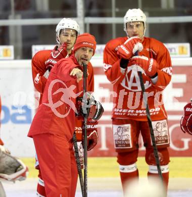 EBEL Eishockey. Training. KAC. Patrick Berr, David Schuller, CHRISTER OLSSON. Klagenfurt, 19.10.2013.
Foto: Kuess
---
pressefotos, pressefotografie, kuess, qs, qspictures, sport, bild, bilder, bilddatenbank