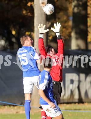 Fussball. Kaerntner Liga. Treibach gegen Spittal/Drau. Georg Harding (Treibach), Daniel Huber (Spittal). Treibach, 26.10.2013.
Foto: Kuess
---
pressefotos, pressefotografie, kuess, qs, qspictures, sport, bild, bilder, bilddatenbank