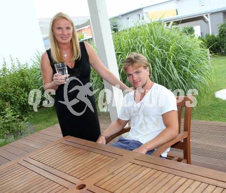 Eishockey. Helga und Alexander Cijan. Klagenfurt, am 15.7.2013.
Foto: Kuess
---
pressefotos, pressefotografie, kuess, qs, qspictures, sport, bild, bilder, bilddatenbank