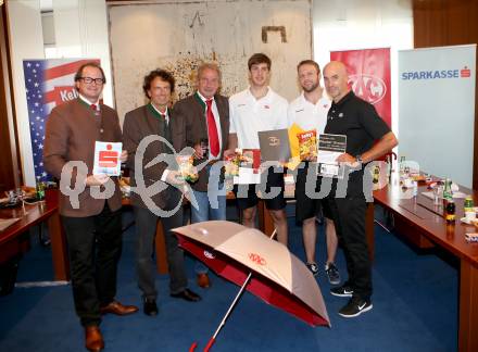 Eishockey. KAC. Kaerntner Sparkasse. Diethard Theuermann, Klaus Resei, Karl Nedwed, Fabian Weinhandl, Thomas Poeck, Christer Olsson. Klagenfurt, 3.9.2013.
Foto: Kuess
---
pressefotos, pressefotografie, kuess, qs, qspictures, sport, bild, bilder, bilddatenbank