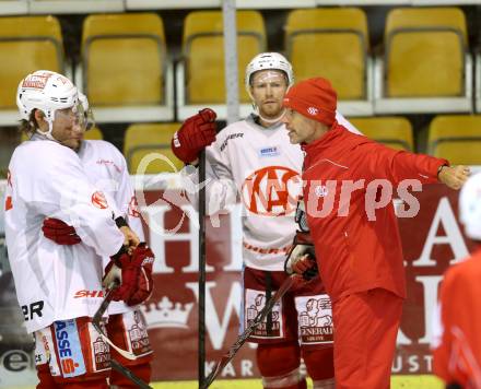 EBEL Eishockey. Training. KAC. John Lammers, Thomas Koch, Jamie Lundmark, CHRISTER OLSSON. Klagenfurt, 19.10.2013.
Foto: Kuess
---
pressefotos, pressefotografie, kuess, qs, qspictures, sport, bild, bilder, bilddatenbank