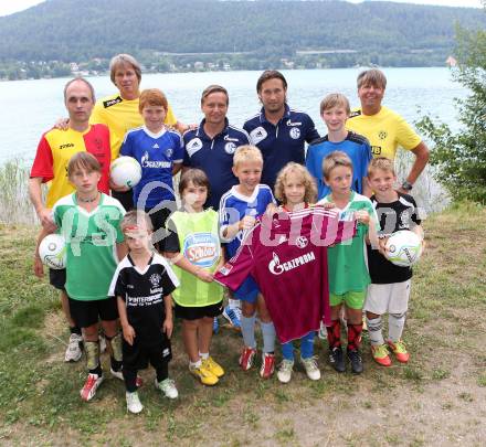 Krone Fussballcamp. Besuch von Horst Heldt und Gerhard Zuber (Schalke 04). Horst Heldt, Gerhard Zuber, Heinz Singerl, Richard Urank.  24.7.2013.
Foto: Kuess
---
pressefotos, pressefotografie, kuess, qs, qspictures, sport, bild, bilder, bilddatenbank