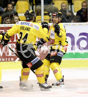 EBEL. Eishockey Bundesliga. KAC gegen UPC Vienna Capitals.  Jubel Benoit Gratton, Jonathan Ferland (Caps). Klagenfurt, am 25.10.2013
Foto: Kuess 

---
pressefotos, pressefotografie, kuess, qs, qspictures, sport, bild, bilder, bilddatenbank