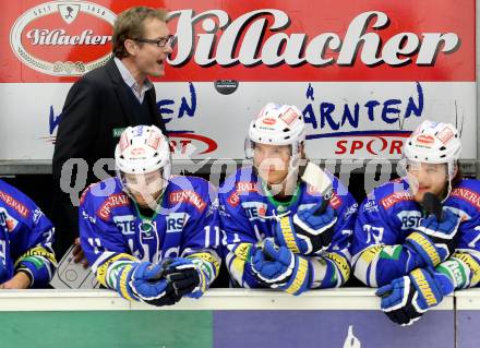 EBEL. Eishockey Bundesliga. EC VSV gegen Moser Medical Graz 99ers.  Trainer Hannu Jaervenpaeae, Derek Ryan, Michael Forney, John Hughes (VSV). Villach, am 27.10..2013.
Foto: Kuess 


---
pressefotos, pressefotografie, kuess, qs, qspictures, sport, bild, bilder, bilddatenbank