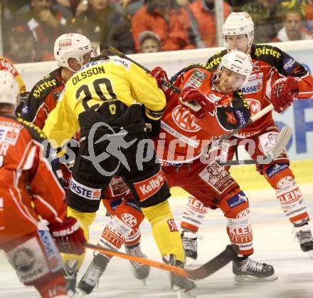 EBEL. Eishockey Bundesliga. KAC gegen UPC Vienna Capitals. Herbert Ratz,  (KAC), Marcus Olsson (Caps). Klagenfurt, am 27.10.2013
Foto: Kuess 

---
pressefotos, pressefotografie, kuess, qs, qspictures, sport, bild, bilder, bilddatenbank