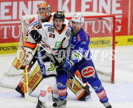 EBEL. Eishockey Bundesliga. EC VSV gegen Moser Medical Graz 99ers.  Marco Pewal,  (VSV), Patrick Coulombe (Graz). Villach, am 27.10..2013.
Foto: Kuess 


---
pressefotos, pressefotografie, kuess, qs, qspictures, sport, bild, bilder, bilddatenbank