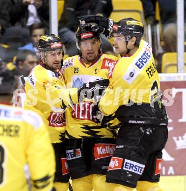 EBEL. Eishockey Bundesliga. KAC gegen UPC Vienna Capitals.  Jubel Benoit Gratton, Jonathan Ferland, Rafael Rotter  (Caps). Klagenfurt, am 25.10.2013
Foto: Kuess 

---
pressefotos, pressefotografie, kuess, qs, qspictures, sport, bild, bilder, bilddatenbank