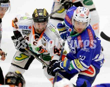 EBEL. Eishockey Bundesliga. EC VSV gegen Moser Medical Graz 99ers.  Brock McBride, (VSV), Olivier Latendresse  (Graz). Villach, am 27.10..2013.
Foto: Kuess 


---
pressefotos, pressefotografie, kuess, qs, qspictures, sport, bild, bilder, bilddatenbank