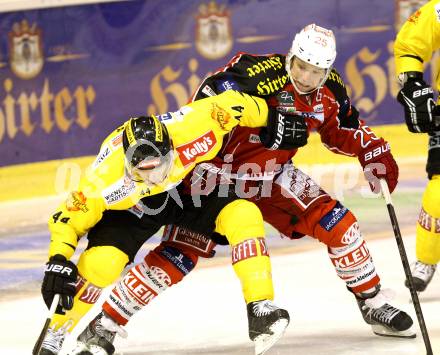 EBEL. Eishockey Bundesliga. KAC gegen UPC Vienna Capitals. Kirk Furey   (KAC), Jamie Fraser (Caps).. Klagenfurt, am 25.10.2013
Foto: Kuess 

---
pressefotos, pressefotografie, kuess, qs, qspictures, sport, bild, bilder, bilddatenbank