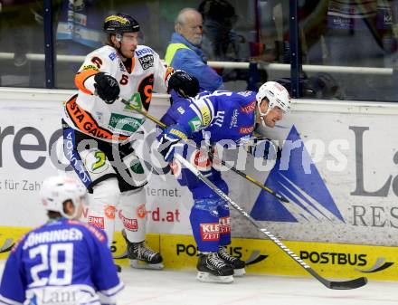 EBEL. Eishockey Bundesliga. EC VSV gegen Moser Medical Graz 99ers.  Curtis Fraser, (VSV), Stefan Lassen  (Graz). Villach, am 27.10..2013.
Foto: Kuess 


---
pressefotos, pressefotografie, kuess, qs, qspictures, sport, bild, bilder, bilddatenbank