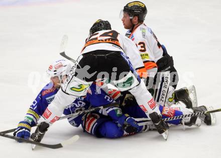 EBEL. Eishockey Bundesliga. EC VSV gegen Moser Medical Graz 99ers.  Benjamin Petrik, (VSV), Kristof Reinthaler, Olivier Labelle (Graz). Villach, am 27.10..2013.
Foto: Kuess 


---
pressefotos, pressefotografie, kuess, qs, qspictures, sport, bild, bilder, bilddatenbank