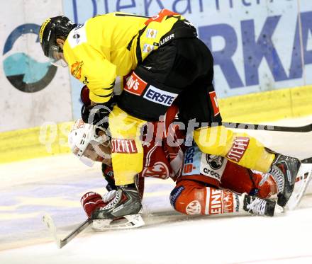 EBEL. Eishockey Bundesliga. KAC gegen UPC Vienna Capitals. Tyler Scofield, (KAC), Patrick Peter  (Caps). Klagenfurt, am 27.10.2013
Foto: Kuess 

---
pressefotos, pressefotografie, kuess, qs, qspictures, sport, bild, bilder, bilddatenbank