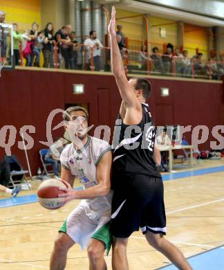 Basketball 2. Bundesliga. KOS Klagenfurt/Celovec gegen Panaceo Villach Raiders. Milovan Radmanovic (KOS), Matic Pticak (Villach). Klagenfurt, 26.10.2013.
Foto: Kuess
---
pressefotos, pressefotografie, kuess, qs, qspictures, sport, bild, bilder, bilddatenbank