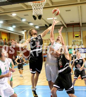 Basketball 2. Bundesliga. KOS Klagenfurt/Celovec gegen Panaceo Villach Raiders. Milovan Radmanovic, (KOS), Blaz Lobe, Matic Pticak  (Villach). Klagenfurt, 26.10.2013.
Foto: Kuess
---
pressefotos, pressefotografie, kuess, qs, qspictures, sport, bild, bilder, bilddatenbank