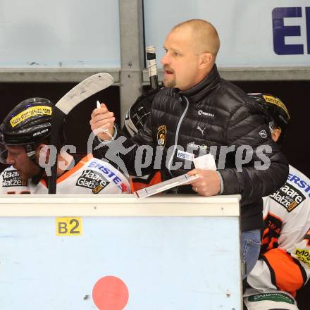 EBEL. Eishockey Bundesliga. EC VSV gegen Moser Medical Graz 99ers.  Trainer Petri Matikainen (Graz). Villach, am 27.10..2013.
Foto: Kuess 


---
pressefotos, pressefotografie, kuess, qs, qspictures, sport, bild, bilder, bilddatenbank