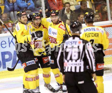 EBEL. Eishockey Bundesliga. KAC gegen UPC Vienna Capitals.  Torjubel Mike Ouelette, Jonathan Ferland, Markus Schlacher  (Caps). Klagenfurt, am 27.10.2013
Foto: Kuess 

---
pressefotos, pressefotografie, kuess, qs, qspictures, sport, bild, bilder, bilddatenbank