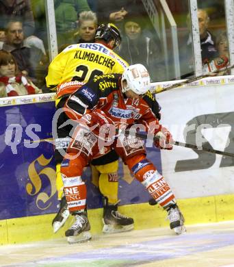 EBEL. Eishockey Bundesliga. KAC gegen UPC Vienna Capitals. Johannes Reichel,  (KAC), Sven Klimbacher (Caps). Klagenfurt, am 25.10.2013
Foto: Kuess 

---
pressefotos, pressefotografie, kuess, qs, qspictures, sport, bild, bilder, bilddatenbank