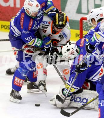 EBEL. Eishockey Bundesliga. EC VSV gegen Moser Medical Graz 99ers.  Curtis Fraser, Jean Philippe Lamoureux, (VSV), Olivier Latendresse  (Graz). Villach, am 27.10..2013.
Foto: Kuess 


---
pressefotos, pressefotografie, kuess, qs, qspictures, sport, bild, bilder, bilddatenbank