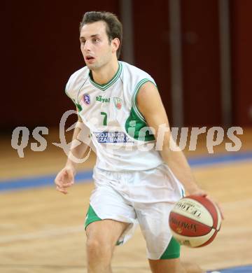 Basketball 2. Bundesliga. KOS Klagenfurt/Celovec gegen Panaceo Villach Raiders. Rok Papic (KOS). Klagenfurt, 26.10.2013.
Foto: Kuess
---
pressefotos, pressefotografie, kuess, qs, qspictures, sport, bild, bilder, bilddatenbank