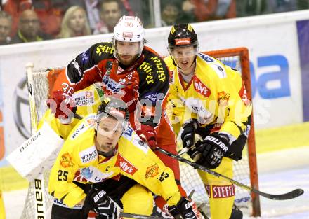 EBEL. Eishockey Bundesliga. KAC gegen UPC Vienna Capitals. Andreas Noedl,  (KAC),  Benoit Gratton (Caps). Klagenfurt, am 25.10.2013
Foto: Kuess 

---
pressefotos, pressefotografie, kuess, qs, qspictures, sport, bild, bilder, bilddatenbank