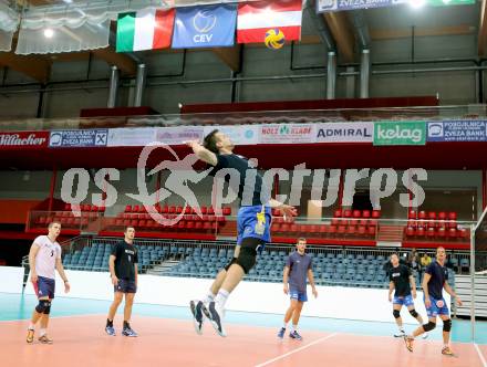 Volleyball Champions League. Training SK Aich/Dob. Klagenfurt, am 28.10.2013.
Foto: Kuess
---
pressefotos, pressefotografie, kuess, qs, qspictures, sport, bild, bilder, bilddatenbank