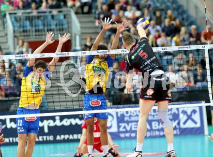 Volleyball Champions League. SK Posijilnica Aich/Dob gegen Lube Banca Marche MACERATA. Danijel Koncilja, Valdir de Sousa Sequeira, (Aich/Dob). Klagenfurt, am 30.10.2013.
Foto: Kuess
---
pressefotos, pressefotografie, kuess, qs, qspictures, sport, bild, bilder, bilddatenbank