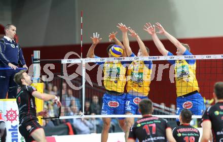 Volleyball Champions League. SK Posijilnica Aich/Dob gegen Lube Banca Marche MACERATA. Valdir de Sousa Sequeira, Danijel Koncilja, Stanislaw Wawrzynczyk  (Aich/Dob). Klagenfurt, am 30.10.2013.
Foto: Kuess
---
pressefotos, pressefotografie, kuess, qs, qspictures, sport, bild, bilder, bilddatenbank