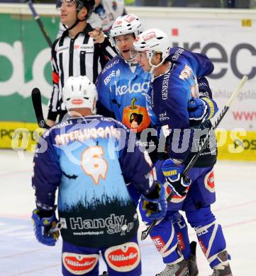 EBEL. Eishockey Bundesliga. EC VSV gegen SAPA Fehervar AV19.  Torjubel  Cole Jarrett, Marco Pewal, Gerhard Unterluggauer (VSV). Villach, am 31.10..2013.
Foto: Kuess 


---
pressefotos, pressefotografie, kuess, qs, qspictures, sport, bild, bilder, bilddatenbank