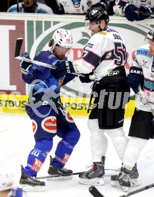 EBEL. Eishockey Bundesliga. EC VSV gegen SAPA Fehervar AV19. Brock McBride,  (VSV), ORBAN Attila (Alba Volan). Villach, am 31.10..2013.
Foto: Kuess 


---
pressefotos, pressefotografie, kuess, qs, qspictures, sport, bild, bilder, bilddatenbank