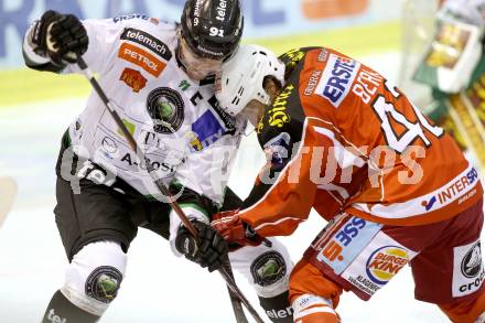 EBEL. Eishockey Bundesliga. KAC gegen HDD TELEMACH Olimpija Ljubljana.  Patrick Berr, (KAC), Miha Verlic  (Laibach). Klagenfurt, am 31.10.2013
Foto: Kuess 

---
pressefotos, pressefotografie, kuess, qs, qspictures, sport, bild, bilder, bilddatenbank