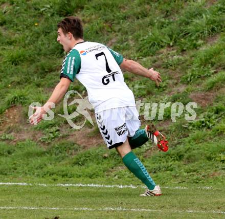 Fussball Kaerntner Liga. SV Feldkirchen/Oberglan gegen SV Spittal/Drau. Torjubel Michael Fischer (Feldkirchen/Oberglan). Feldkirchen, am 2.11.2013.
Foto: Kuess
---
pressefotos, pressefotografie, kuess, qs, qspictures, sport, bild, bilder, bilddatenbank