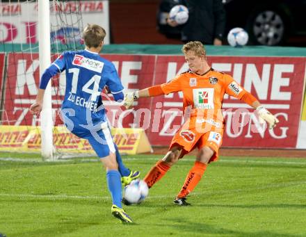 Fussball Bundesliga. RZ Pellets WAC gegen SV Scholz Groedig. Christian Dobnik, (WAC), Philipp Zulechner (Groedig). Wolfsberg, 2.11.2013.
Foto: Kuess

---
pressefotos, pressefotografie, kuess, qs, qspictures, sport, bild, bilder, bilddatenbank