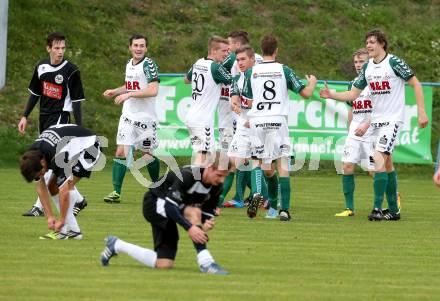 Fussball Kaerntner Liga. SV Feldkirchen/Oberglan gegen SV Spittal/Drau. Torjubel Feldkirchen. Feldkirchen, am 2.11.2013.
Foto: Kuess
---
pressefotos, pressefotografie, kuess, qs, qspictures, sport, bild, bilder, bilddatenbank