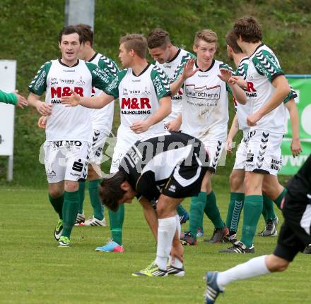 Fussball Kaerntner Liga. SV Feldkirchen/Oberglan gegen SV Spittal/Drau. Torjubel Feldkirchen. Feldkirchen, am 2.11.2013.
Foto: Kuess
---
pressefotos, pressefotografie, kuess, qs, qspictures, sport, bild, bilder, bilddatenbank