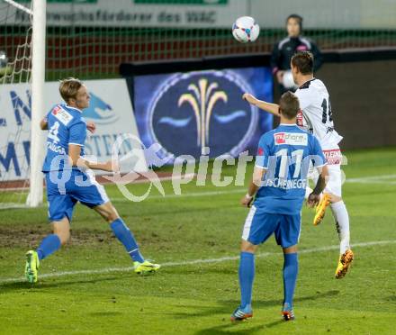 Fussball Bundesliga. RZ Pellets WAC gegen SV Scholz Groedig. Michael Liendl, (WAC), Dominique Taboga, Peter Tschernegg (Groedig). Wolfsberg, 2.11.2013.
Foto: Kuess

---
pressefotos, pressefotografie, kuess, qs, qspictures, sport, bild, bilder, bilddatenbank