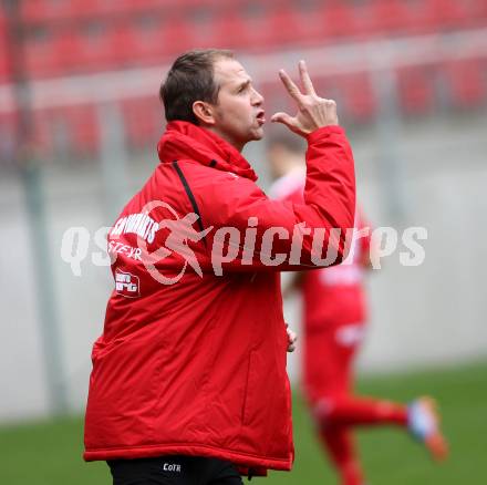 Fussball. Regionalliga. Austria Klagenfurt gegen Vorwaerts Steyr. Trainer Andreas Milot (Vorwaerts Steyr). Klagenfurt, 2.11.2013.
Foto: Kuess 
---
pressefotos, pressefotografie, kuess, qs, qspictures, sport, bild, bilder, bilddatenbank