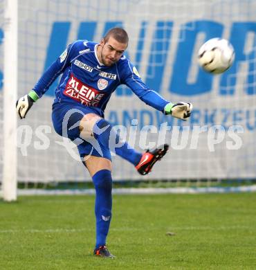 Fussball Regionalliga. SAK gegen KSV Amateure. Filip Gacevski (KSV). Welzenegg, am 3.11.2013.
Foto: Kuess
---
pressefotos, pressefotografie, kuess, qs, qspictures, sport, bild, bilder, bilddatenbank